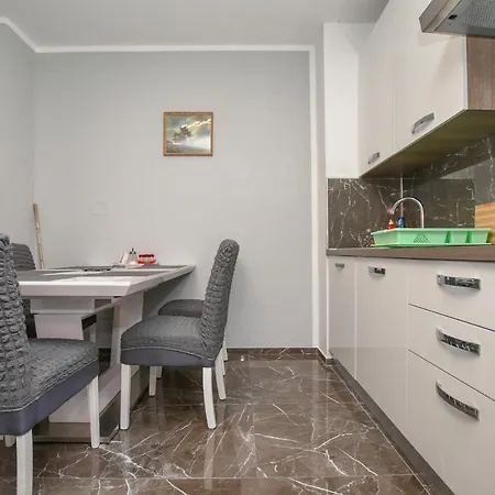 Katja Apartman *
